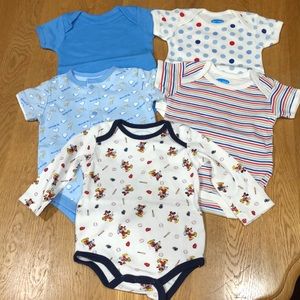 5 onesies never worn 3-6 months